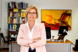 Präsidentin Dr. Margit Kraker