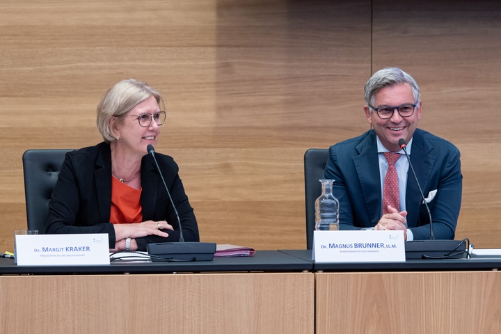 Rechnungshof-Präsidentin Margit Kraker und Finanzminister Magnus Brunner - Copyright: Foto: Manuel Brenner